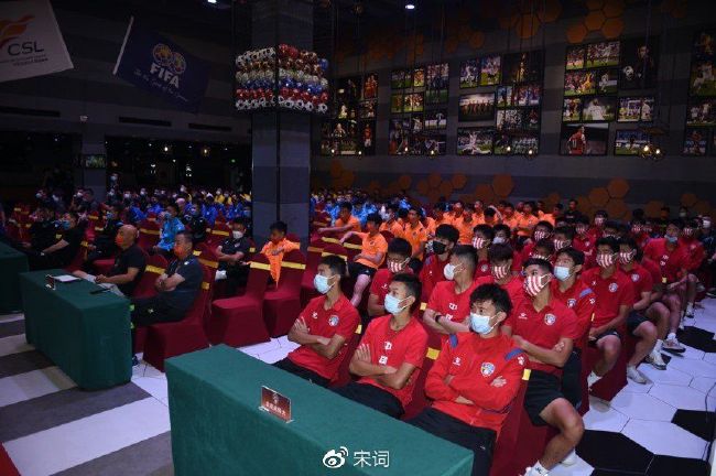 谈起与导演的首 《两只老虎》首映 范伟亲密称呼葛优:优优哥哥 2019-11-27 曾经在《天下无贼》《手机》《私人订制》等多部影片中合作的范伟和葛优再次为大家带来笑料。