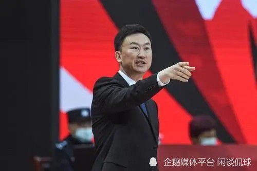 加里·奥德曼再执导筒 费因斯有望饰演摄影先驱 2013-06-16 《锅匠,裁缝,士兵,间谍 》、“蝙蝠侠前传三部曲”系列、“哈利·波特”系列主演加里·奥德曼宣布将再执导筒,导演一部名为《飞马》(Flying Horse)的传记电影。
